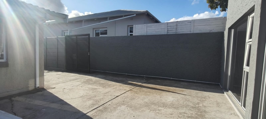 To Let Commercial Property for Rent in Newton Park Eastern Cape
